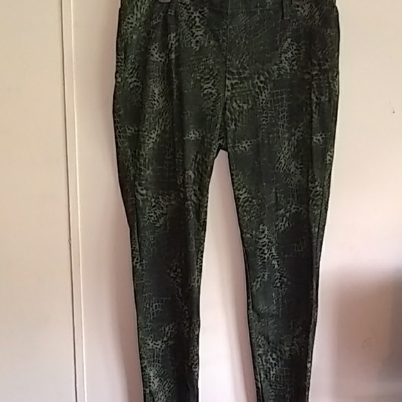⭐(2/$20) NWOT Faded Glory Alligator Print Jeggings - Picture 2 of 2